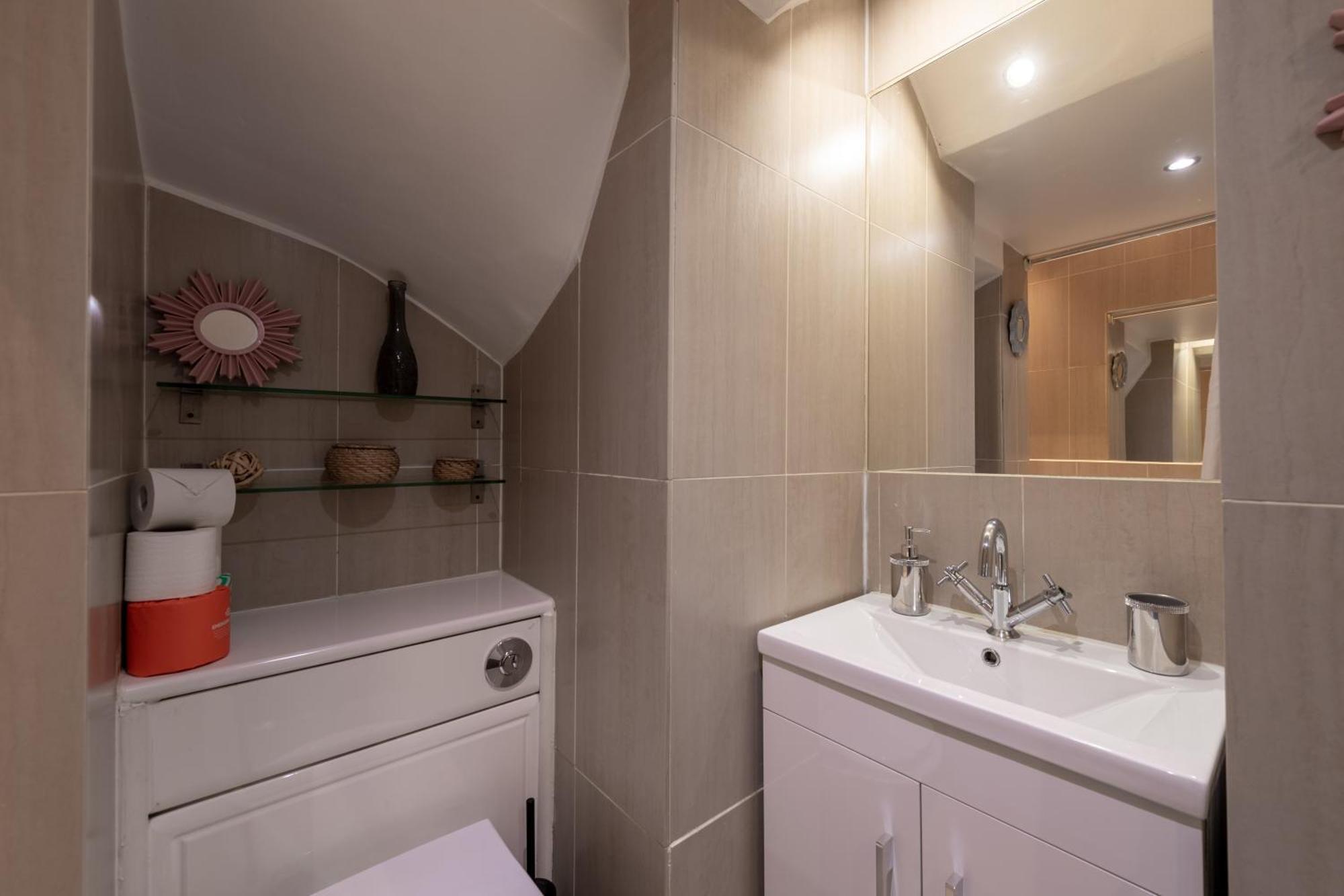 Spacious Comfy 2Br Flat Londra Esterno foto