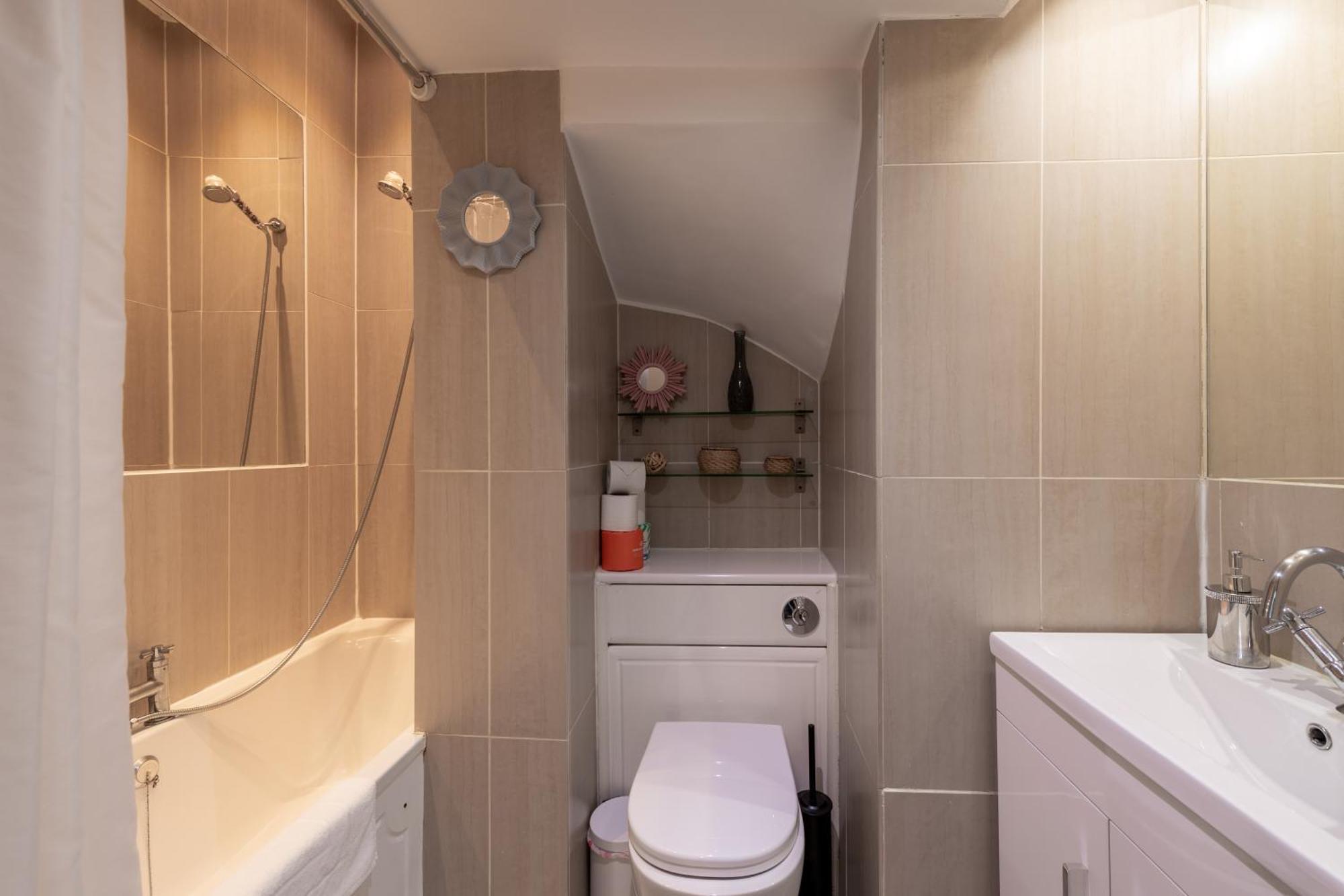 Spacious Comfy 2Br Flat Londra Esterno foto